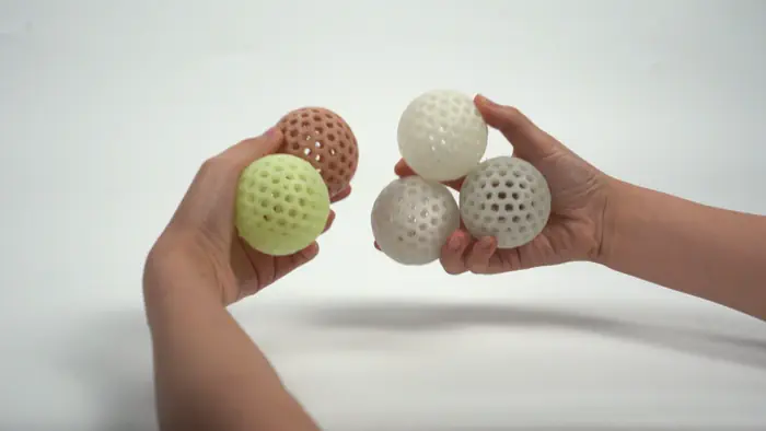 柔軟性のその先へ。多機能弾性素材「PEBA 90A」シリーズ