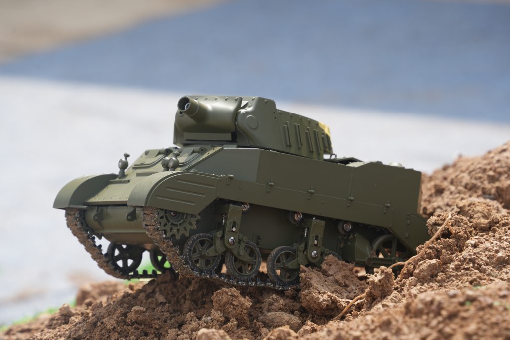 Coolbank G2079 1/16 M8 スコット自走砲 RC ラジコン戦車 開放式砲塔 360° 回転 2 段階速度モード サスペンション再現 音響・発煙・閃光機能付き 大人向けミリタリーホビー模型